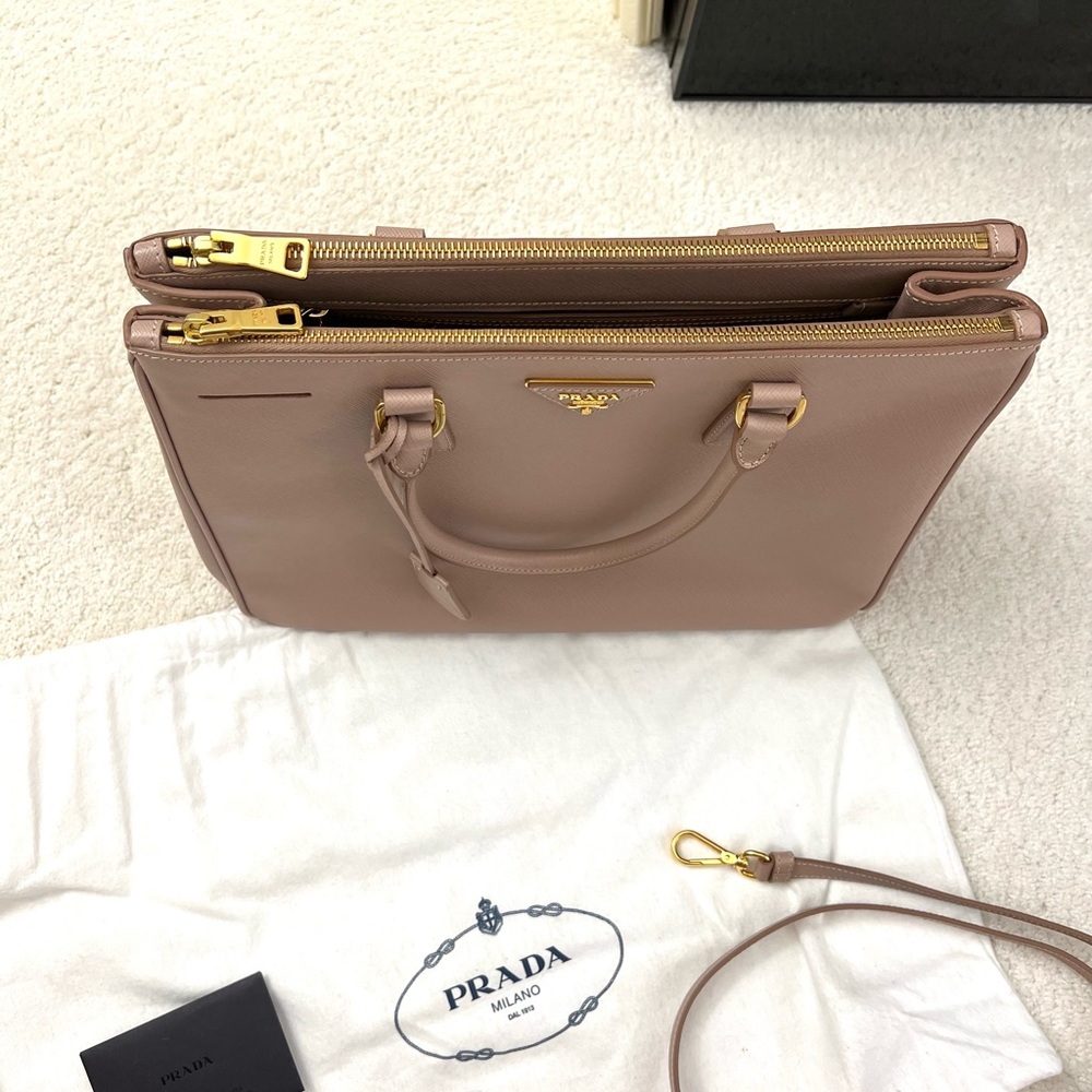 Lux Prada Galleria Saffiano leather tote - Picture 8 of 16
